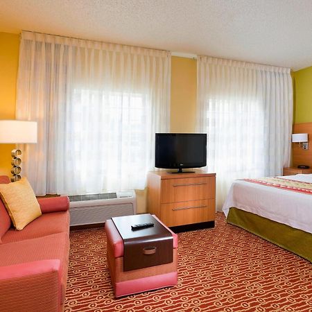 Towneplace Suites By Marriott Dallas בדפורד מראה חיצוני תמונה