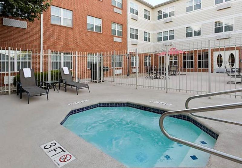 Towneplace Suites By Marriott Dallas בדפורד מראה חיצוני תמונה